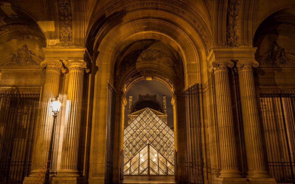 Seine musee du louvre